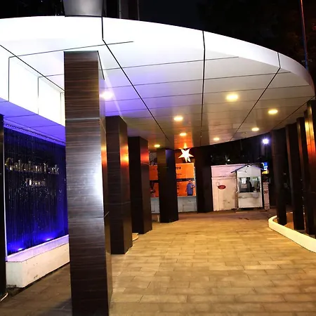Hotel Gokulam Park-3